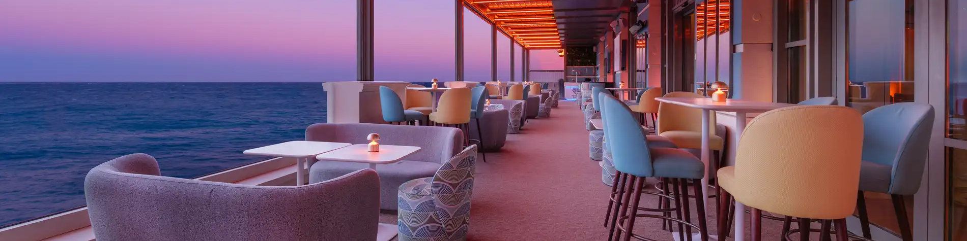     Le Blue Gin
            
                Bar
            
    